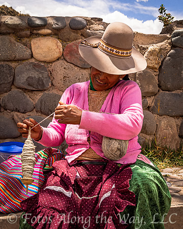 Spinning Yarn (Peru)
