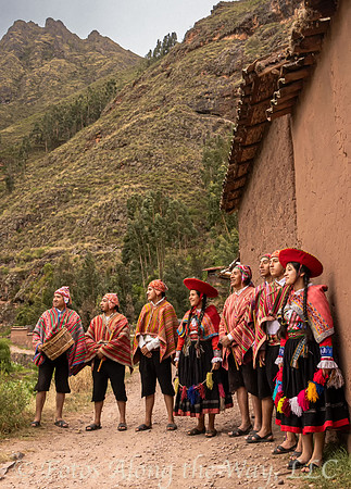 'Winay Taki de Pisac' troupe in the Sacred Valley (Peru)