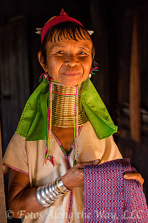 Kayan Scarf Maker (Myanmar)