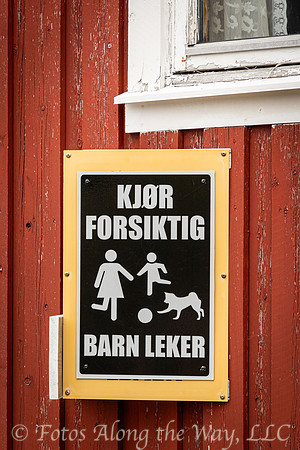 Slow - Children Playing Sign (Norway)