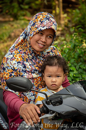 Waiting for Sibling (Java, Indonesia)