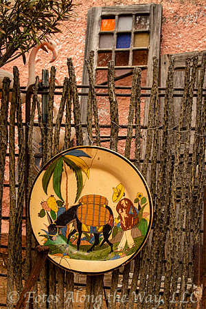 Painted Plate Decor on Ranch Fence (Arizona)
