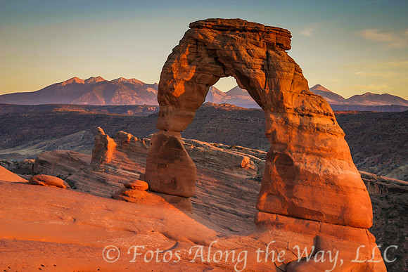 Delicate Arch and Sal Mountains (Utah)