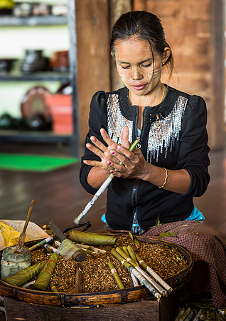 Cigar Maker at Work (2017)