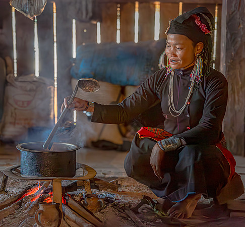 Cooking in Ana Tribe Home (2017)
