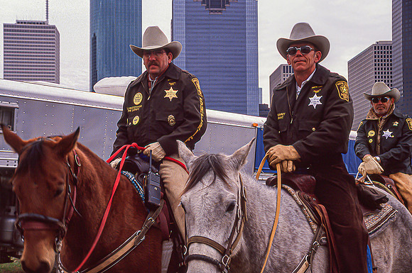 Sheriffs on Horseback in the City (1990)