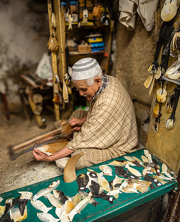 Comb Maker at Work (2016)