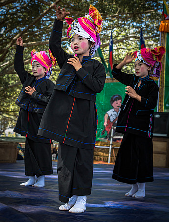 Young Female Dance Performers (2017)